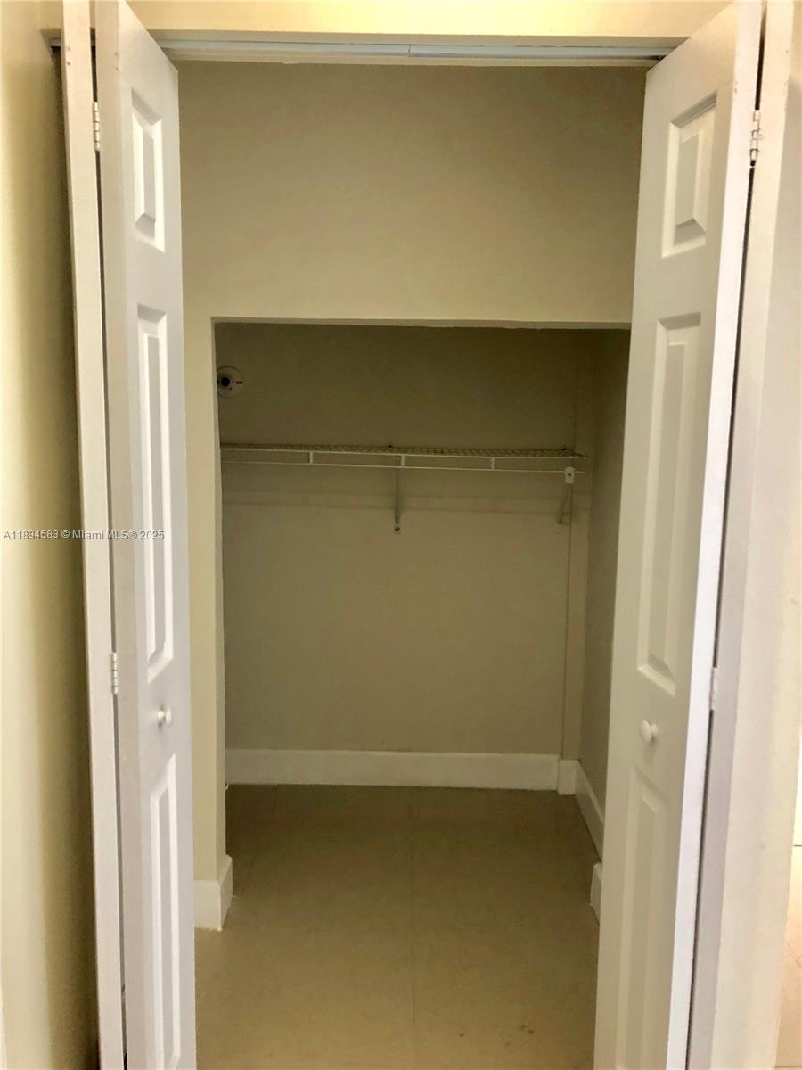 LAKESIDE SOUTH - Residential Lease