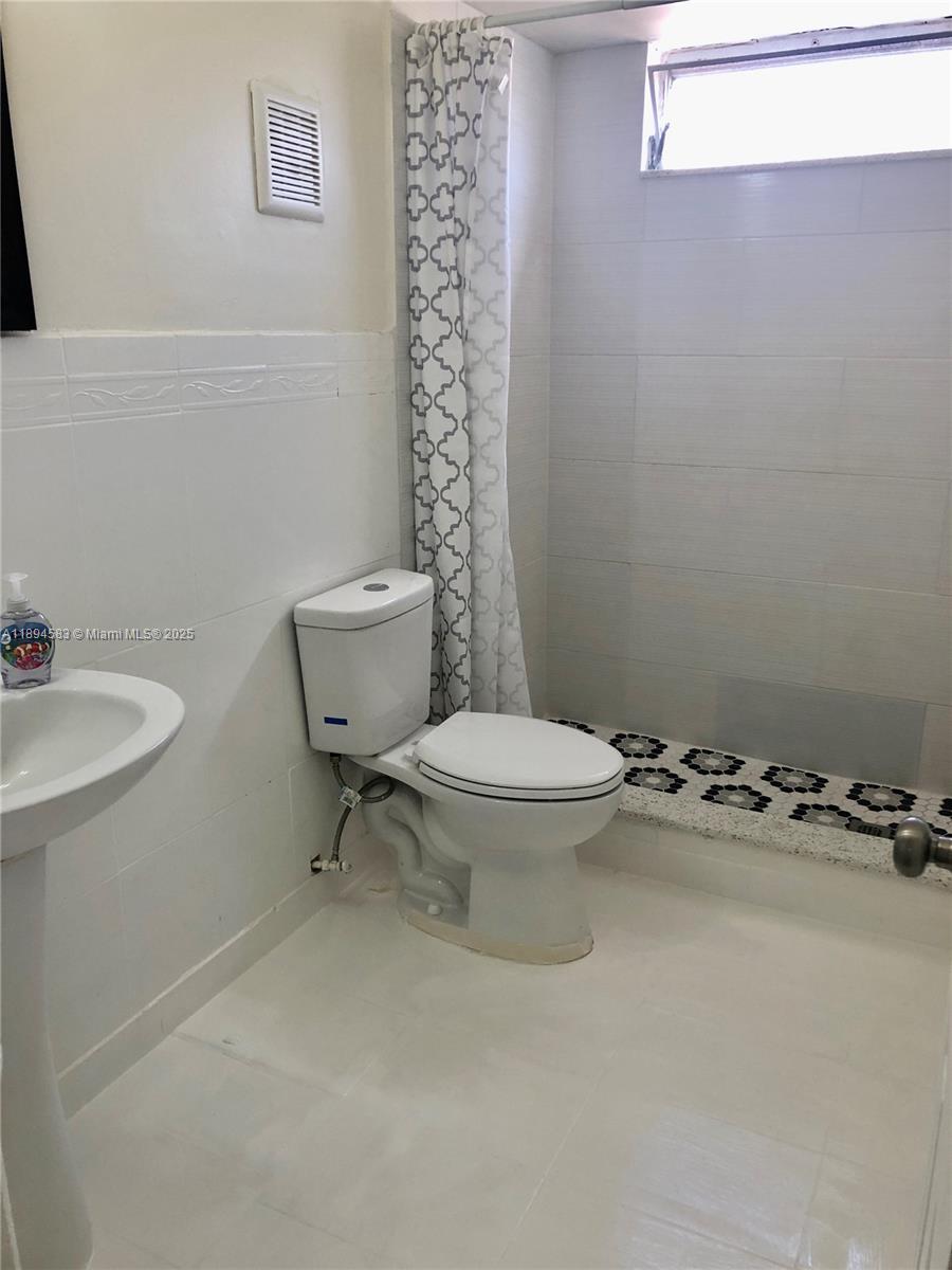 LAKESIDE SOUTH - Residential Lease