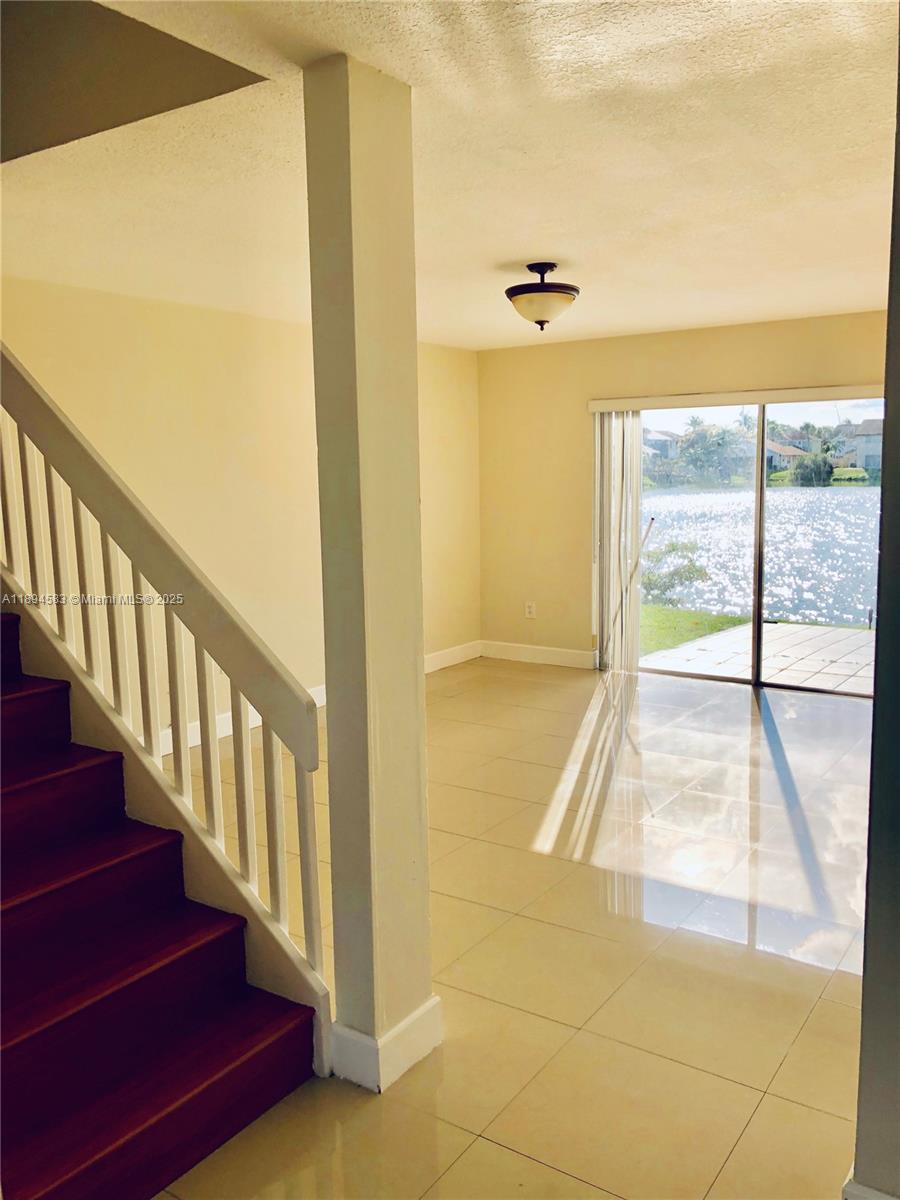 LAKESIDE SOUTH - Residential Lease