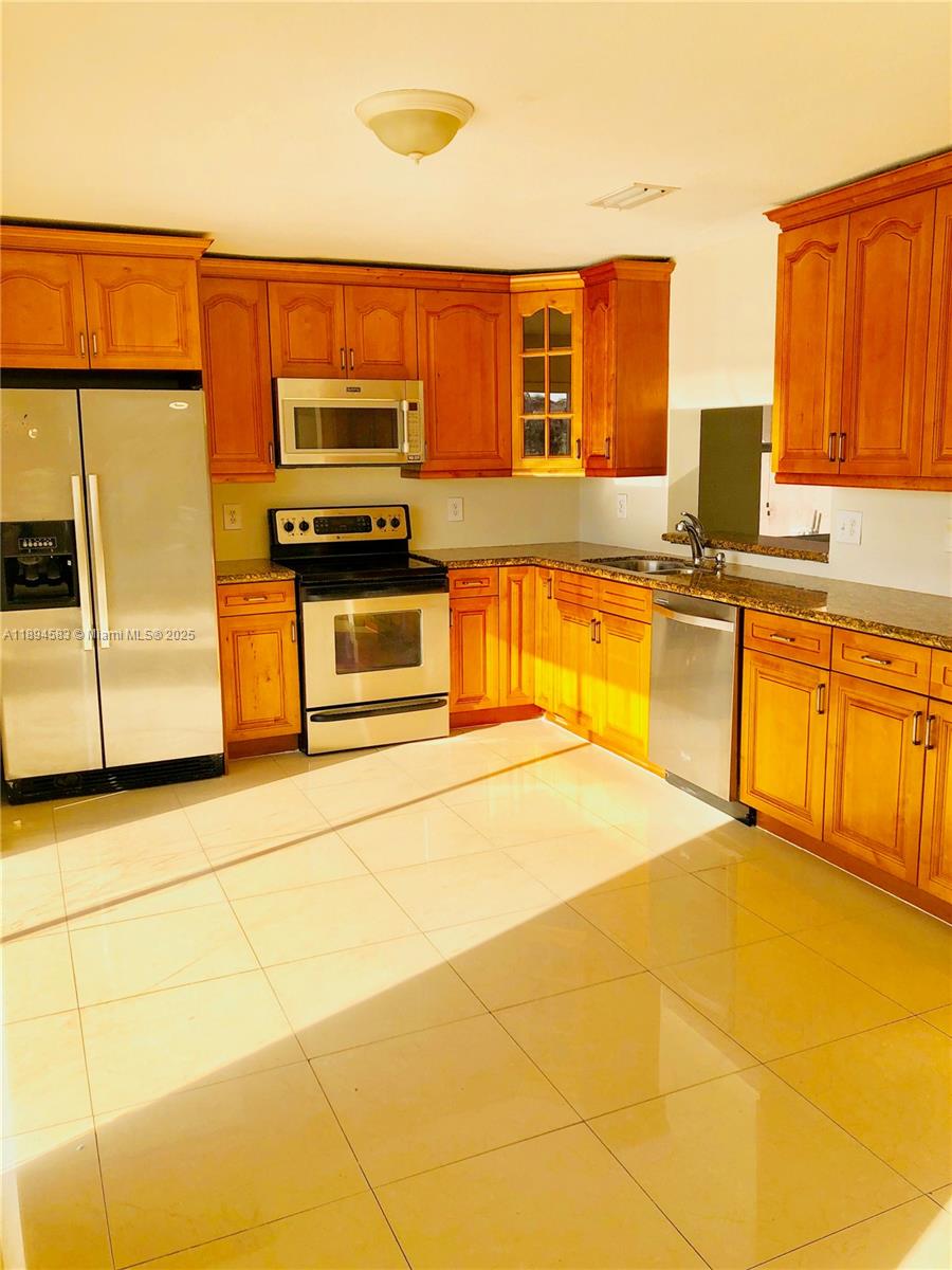 LAKESIDE SOUTH - Residential Lease