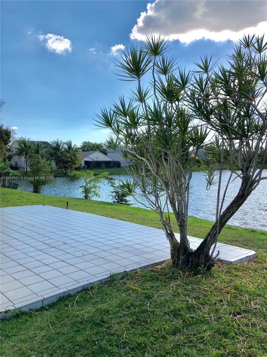 LAKESIDE SOUTH - Residential Lease