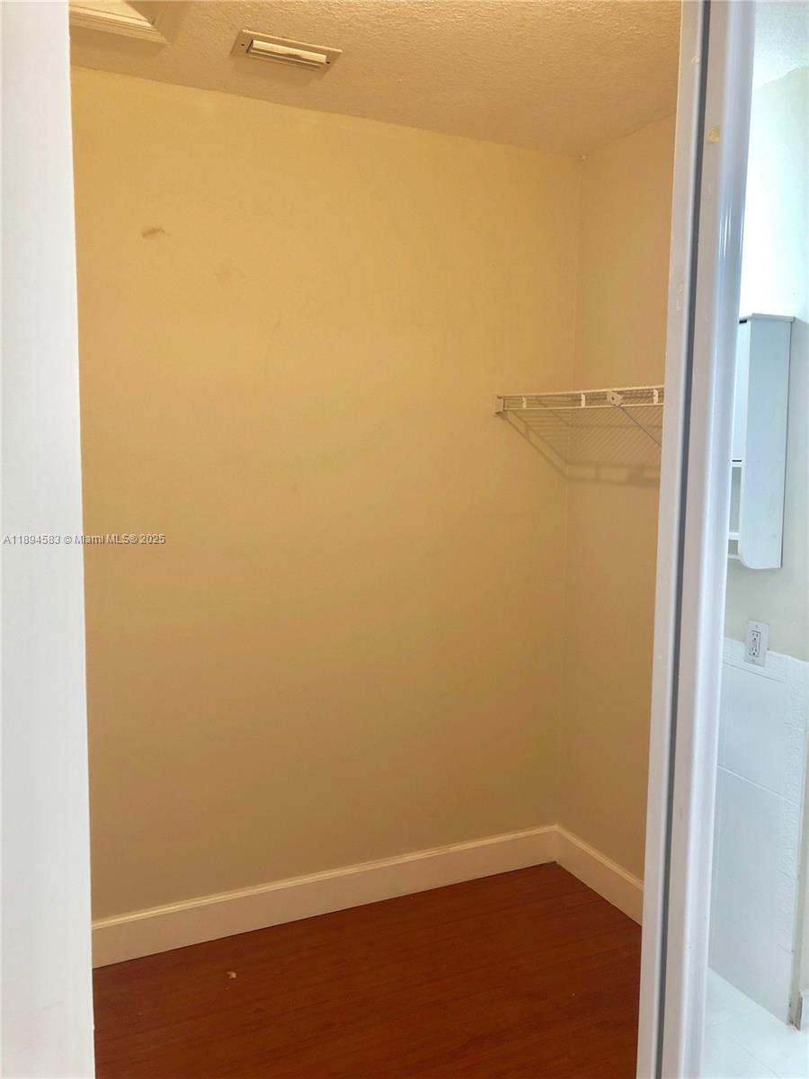 LAKESIDE SOUTH - Residential Lease