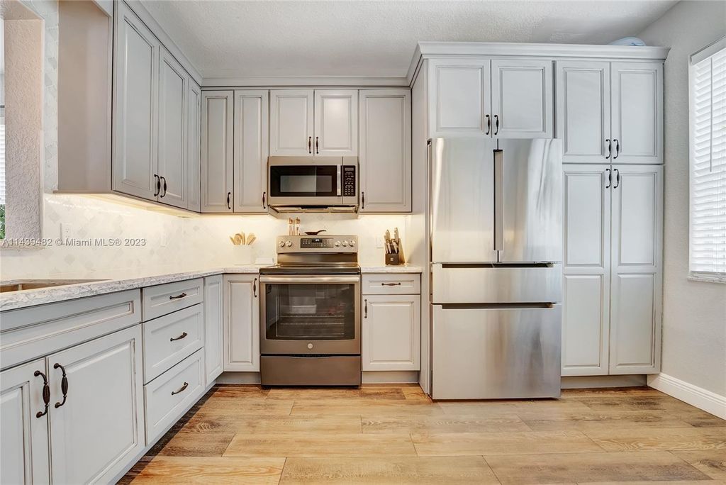 Photo of 8041 Murano Cir, Palm Beach Gardens, FL 33418 (MLS # A11439482)