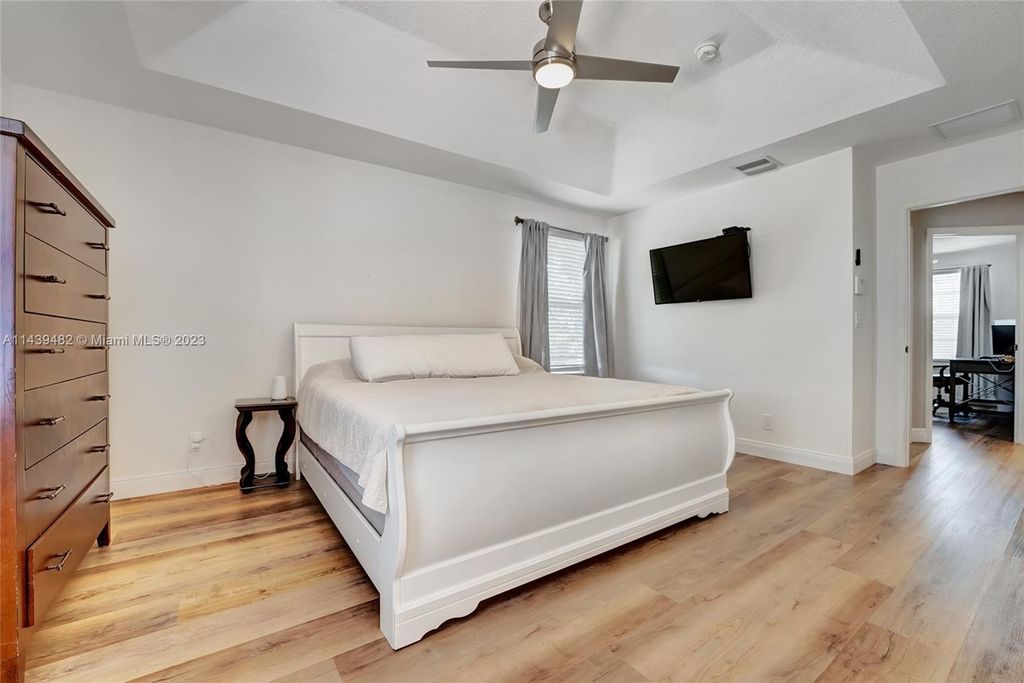 Photo of 8041 Murano Cir, Palm Beach Gardens, FL 33418 (MLS # A11439482)