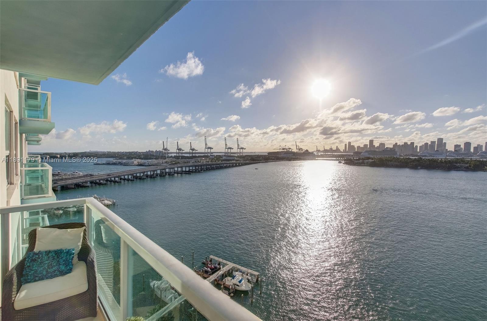 THE FLORIDIAN CONDO - Residential Lease