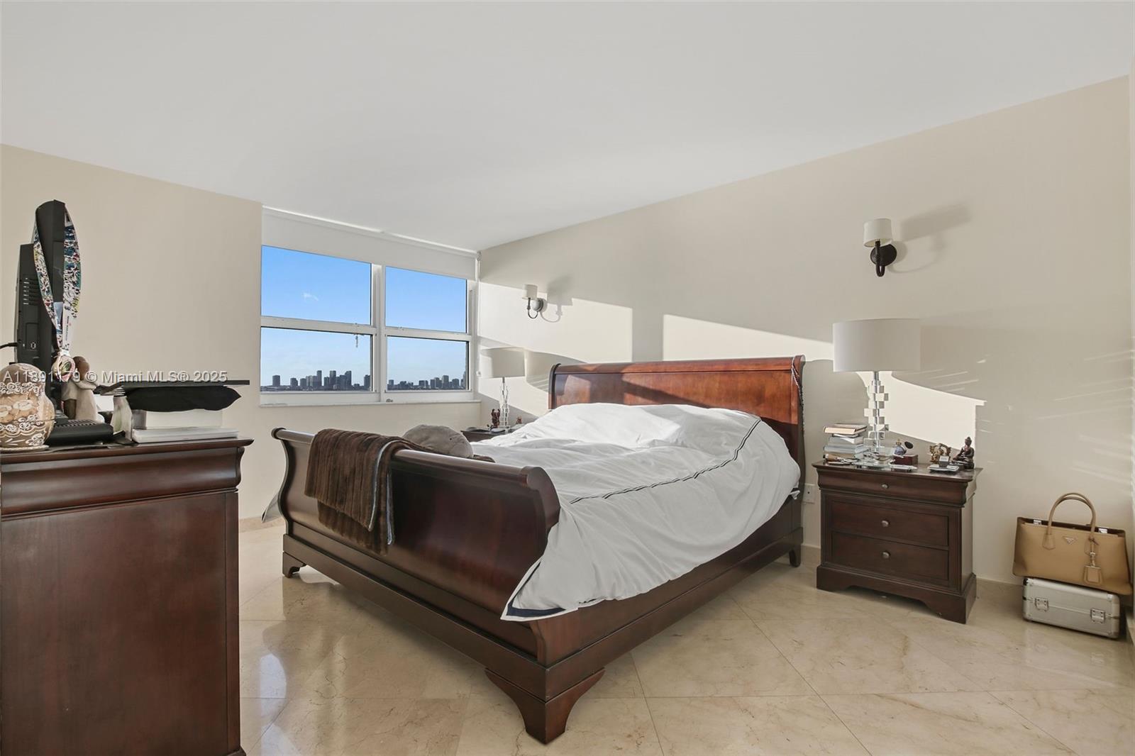 THE FLORIDIAN CONDO - Residential Lease