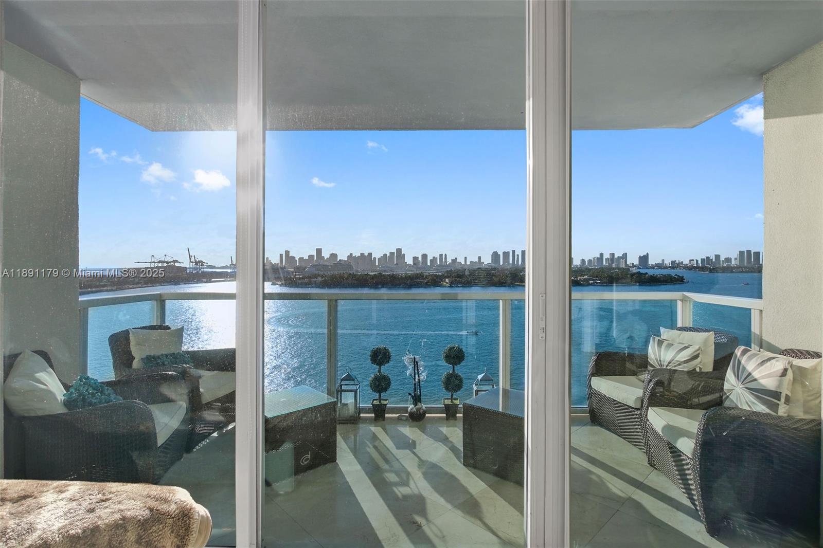 THE FLORIDIAN CONDO - Residential Lease
