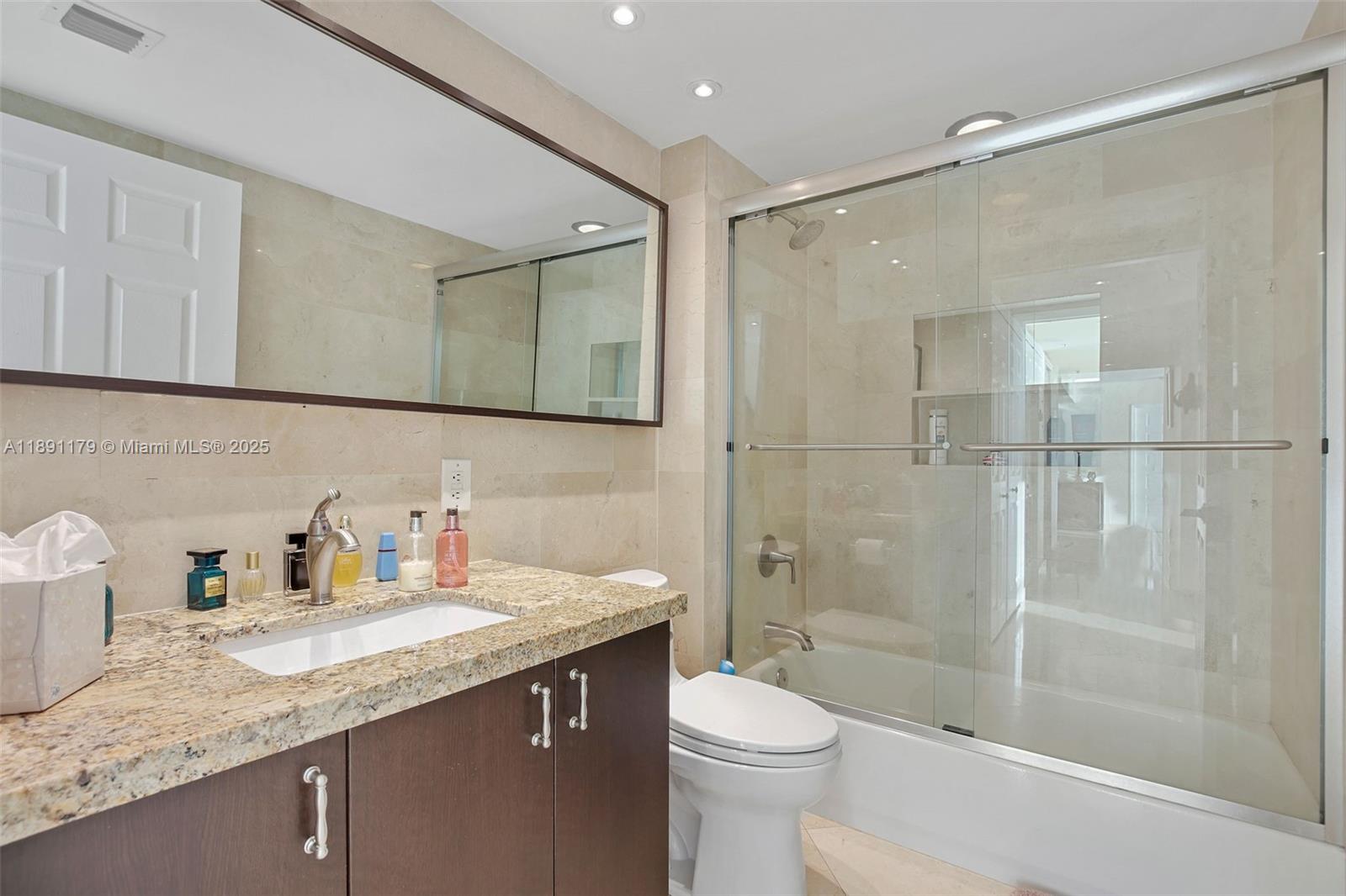 THE FLORIDIAN CONDO - Residential Lease