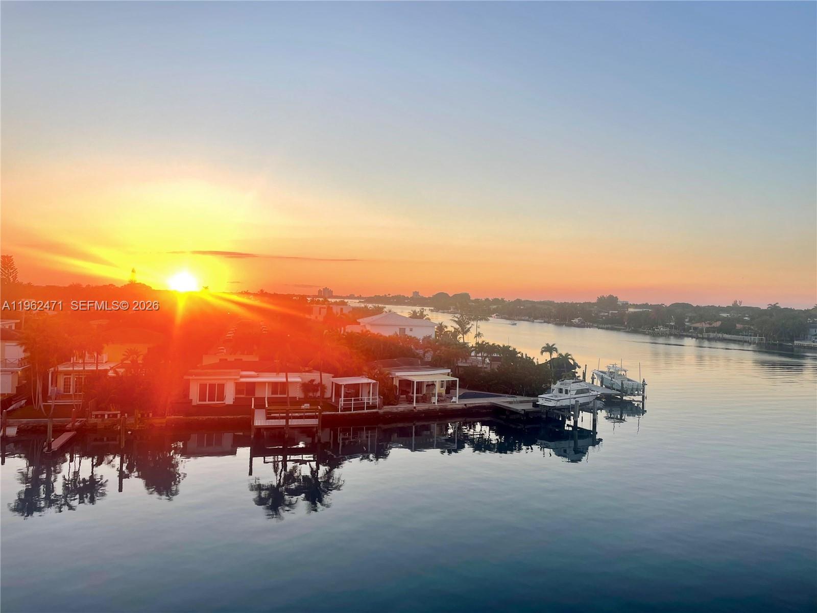 COLONNADE BAY CONDO - Residential