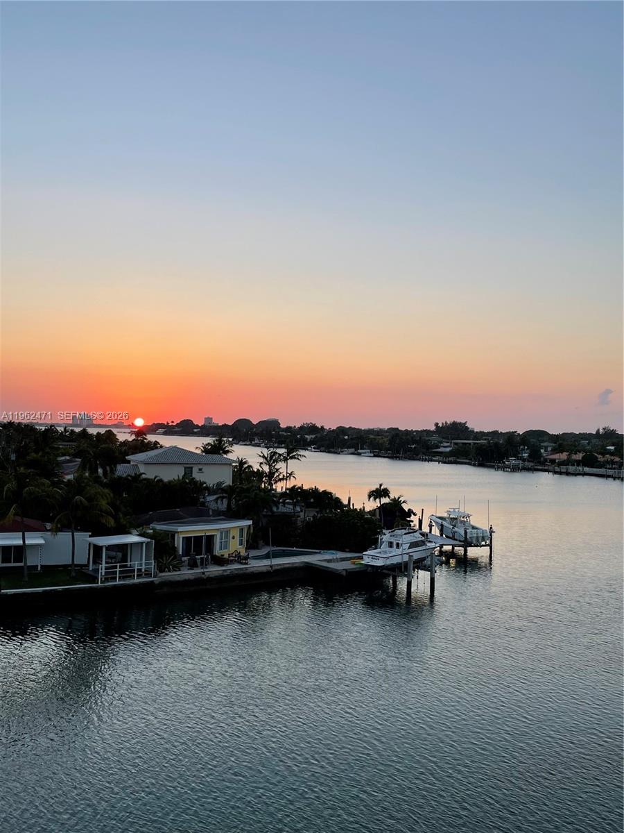 COLONNADE BAY CONDO - Residential