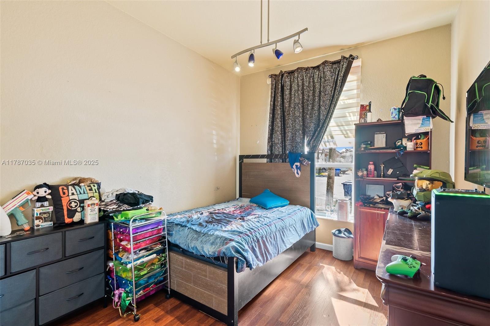 POD 3 AT MONARCH LAKES - Residential