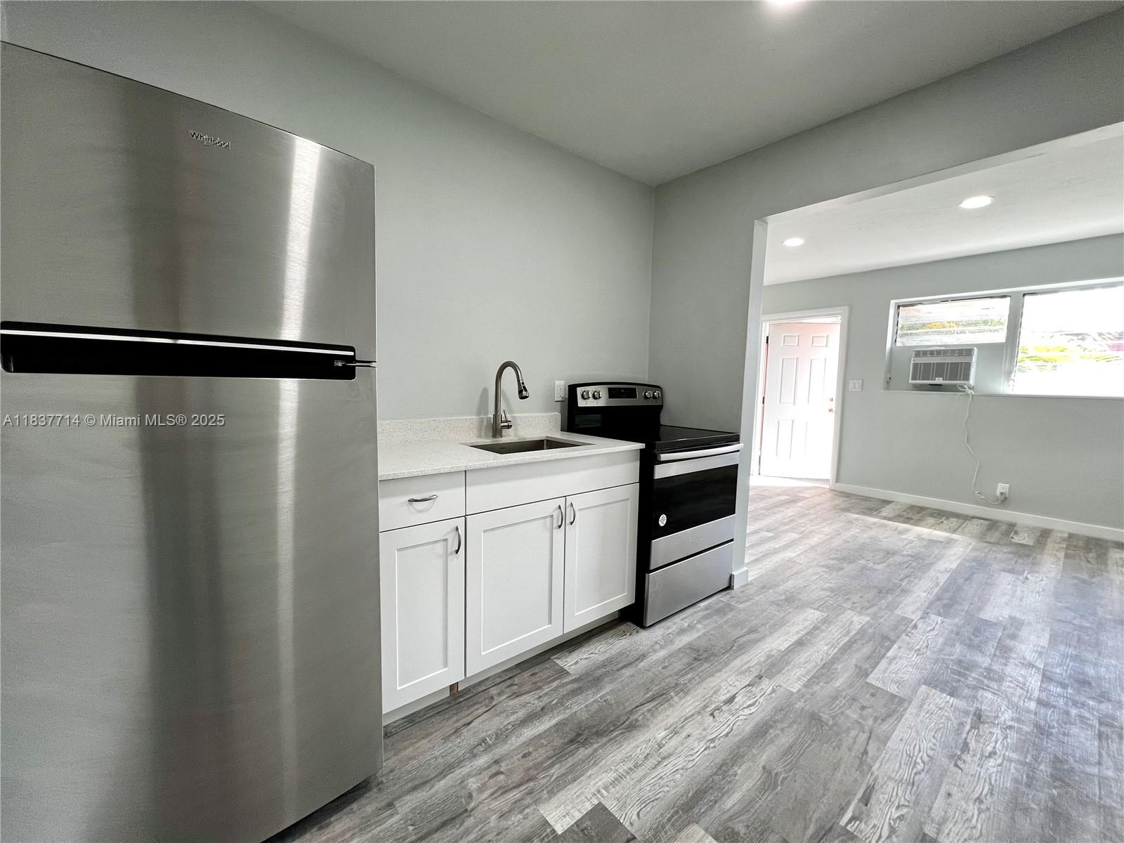 808 NW 7th Ter 4