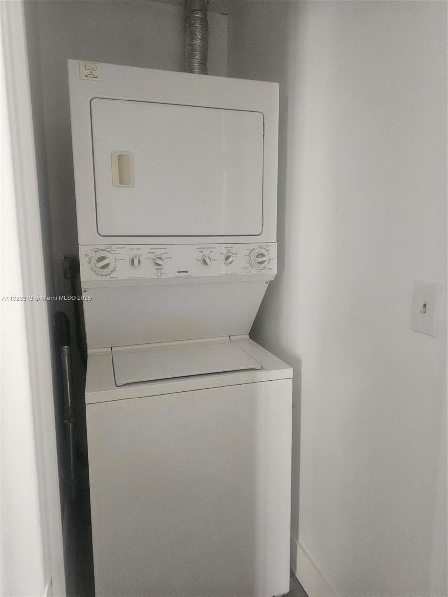 TOWERS OF WESTLAND CONDO - Residential Lease