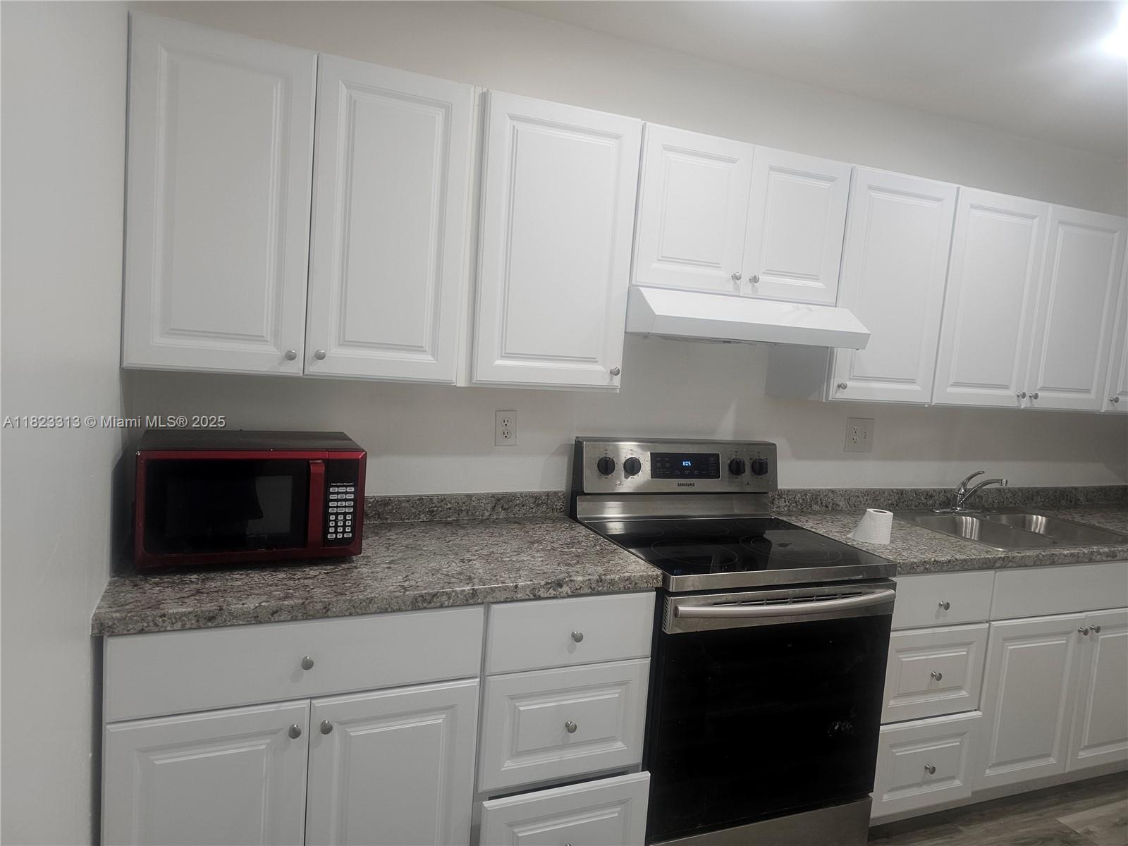 TOWERS OF WESTLAND CONDO - Residential Lease