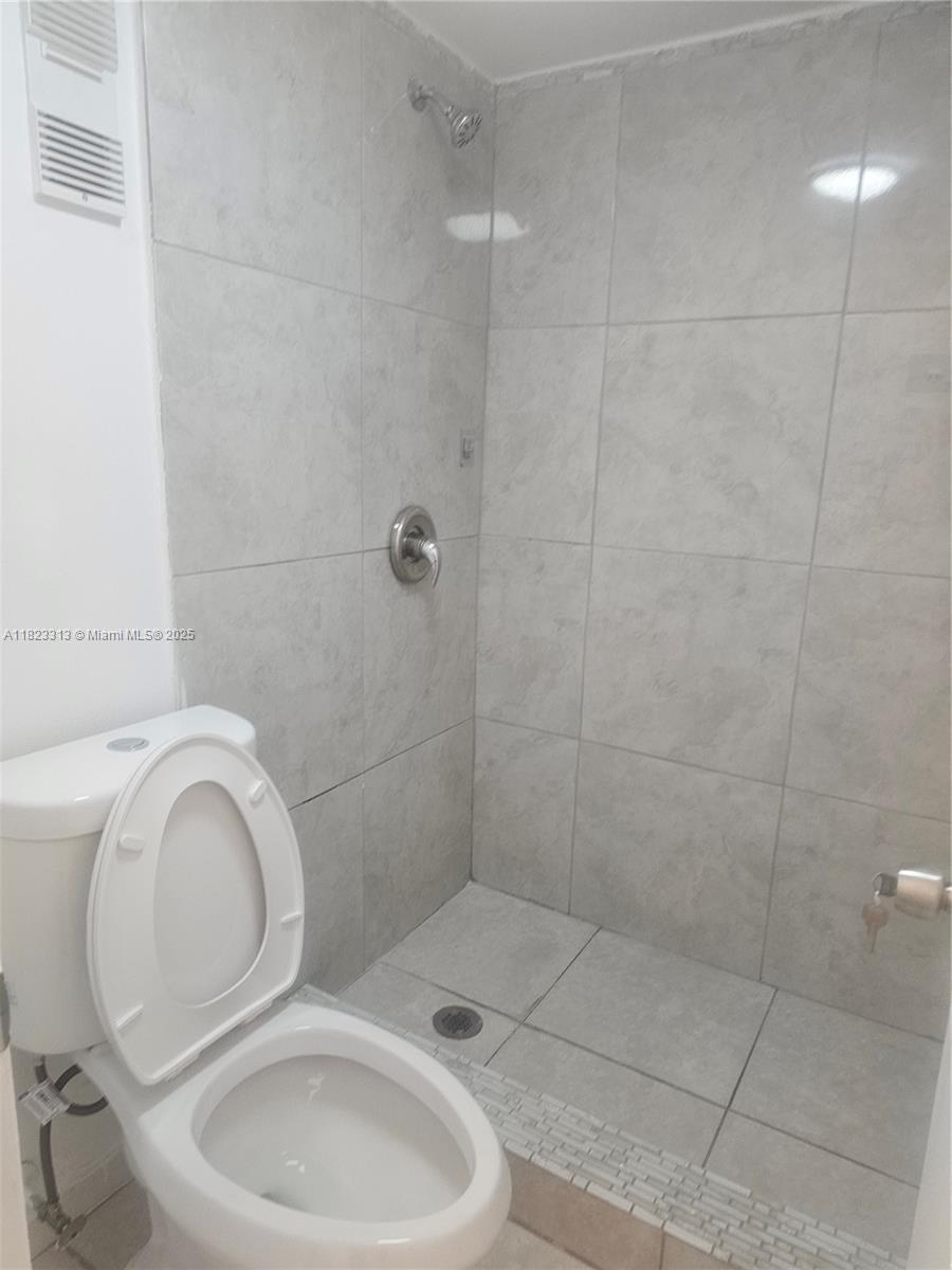 TOWERS OF WESTLAND CONDO - Residential Lease