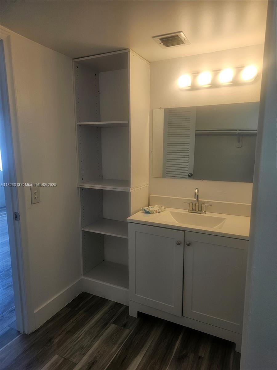TOWERS OF WESTLAND CONDO - Residential Lease