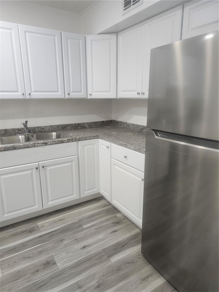 TOWERS OF WESTLAND CONDO - Residential Lease