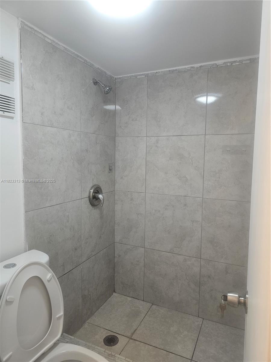 TOWERS OF WESTLAND CONDO - Residential Lease