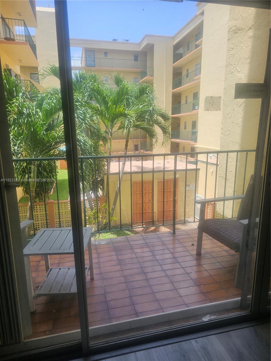 TOWERS OF WESTLAND CONDO - Residential Lease