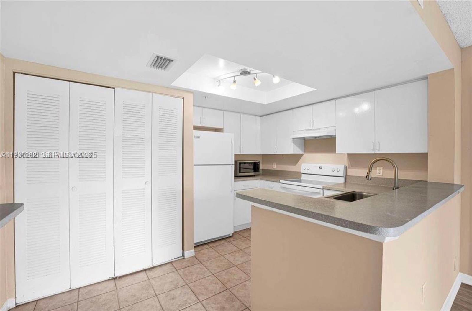 GRAND ISLES CONDO - Residential Lease