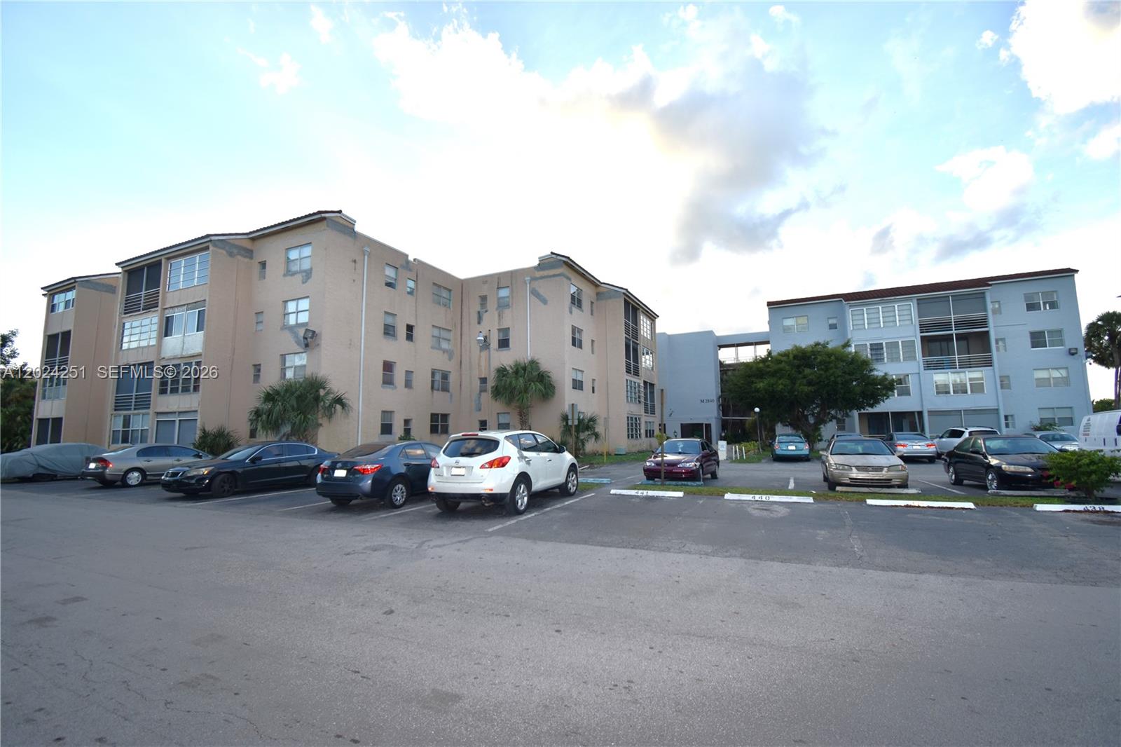 2850 Somerset Dr 414L