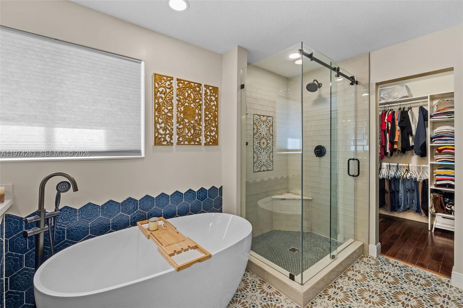 DORAL MEADOWS 1ST ADDN - Residential