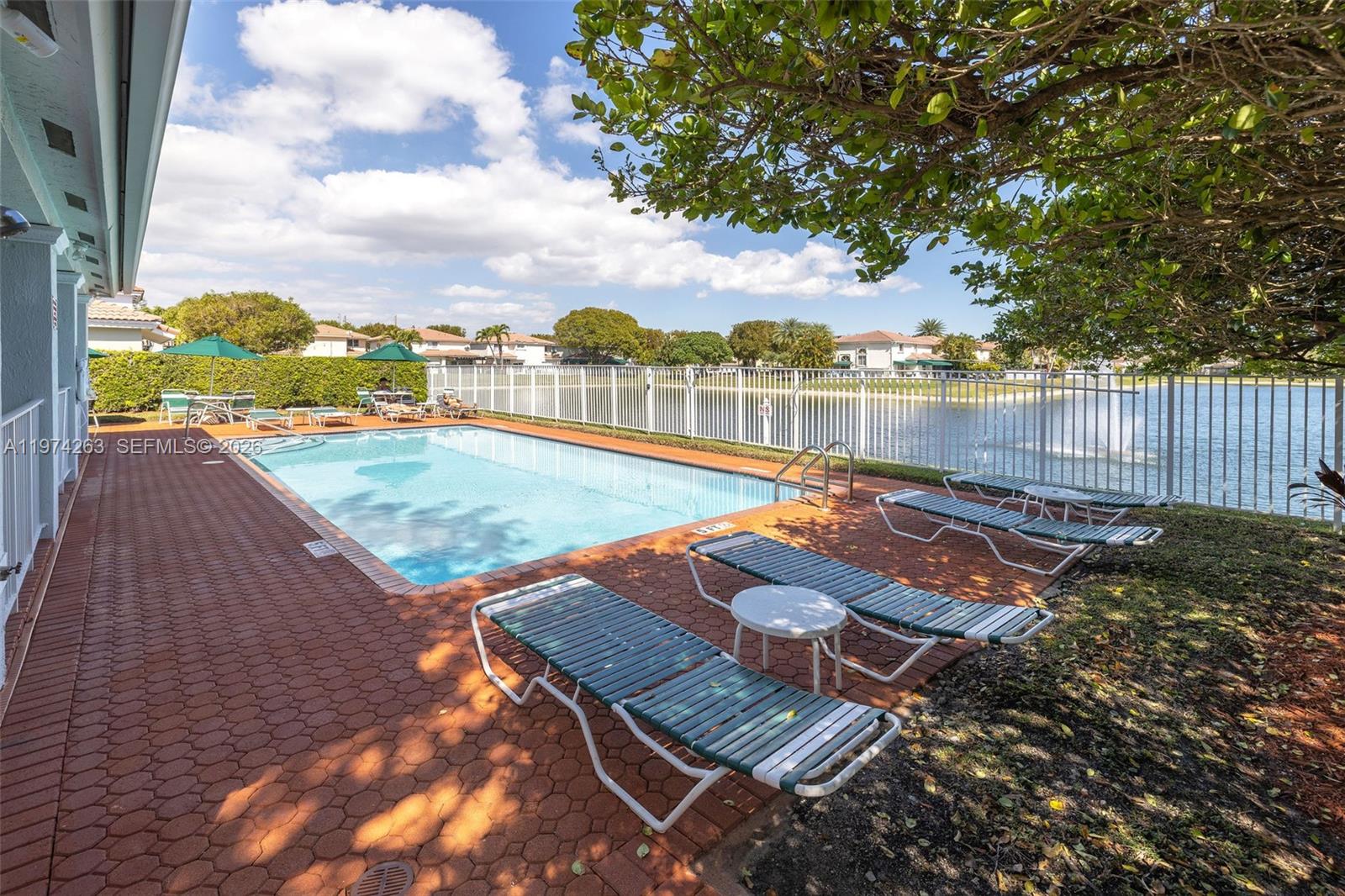 DORAL MEADOWS 1ST ADDN - Residential