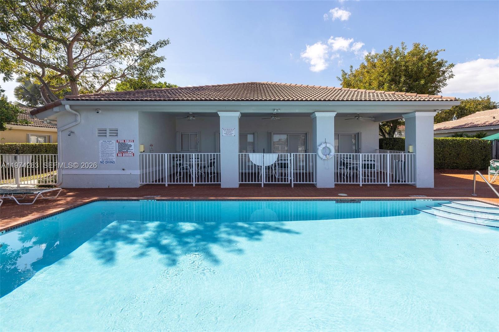 DORAL MEADOWS 1ST ADDN - Residential