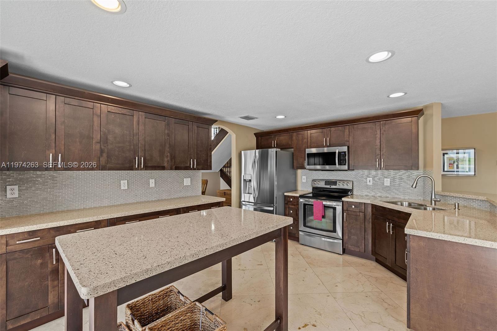 DORAL MEADOWS 1ST ADDN - Residential