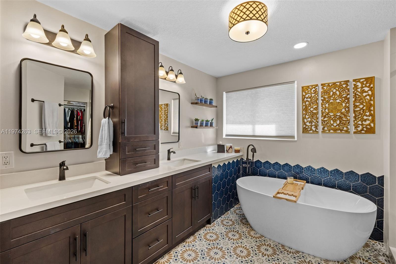 DORAL MEADOWS 1ST ADDN - Residential