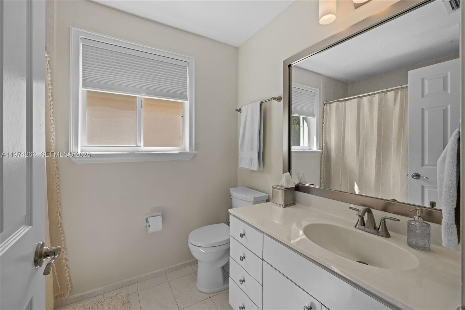 DORAL MEADOWS 1ST ADDN - Residential