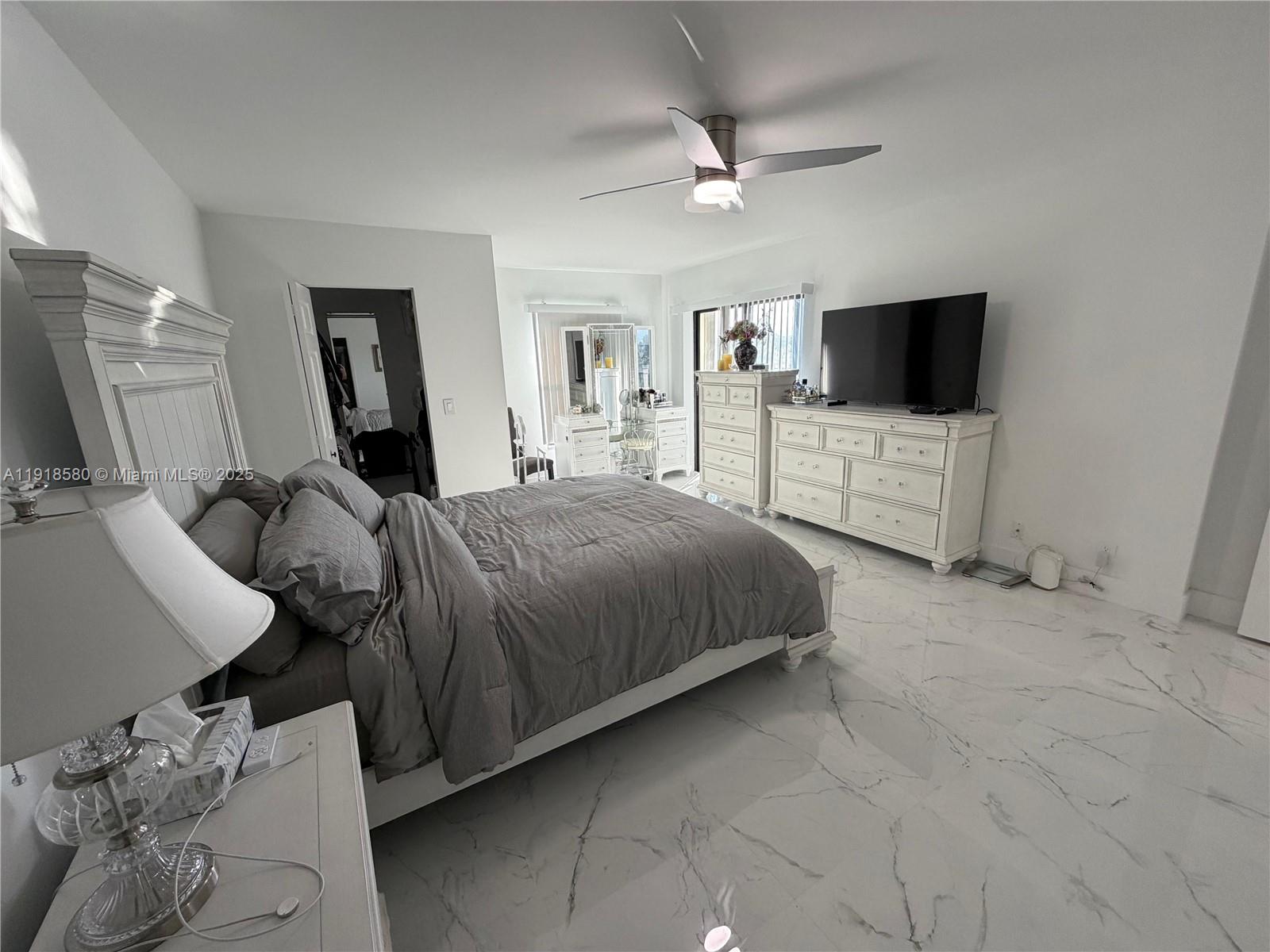 HUNTINGTON LAKES SEC FIVE - Residential Lease