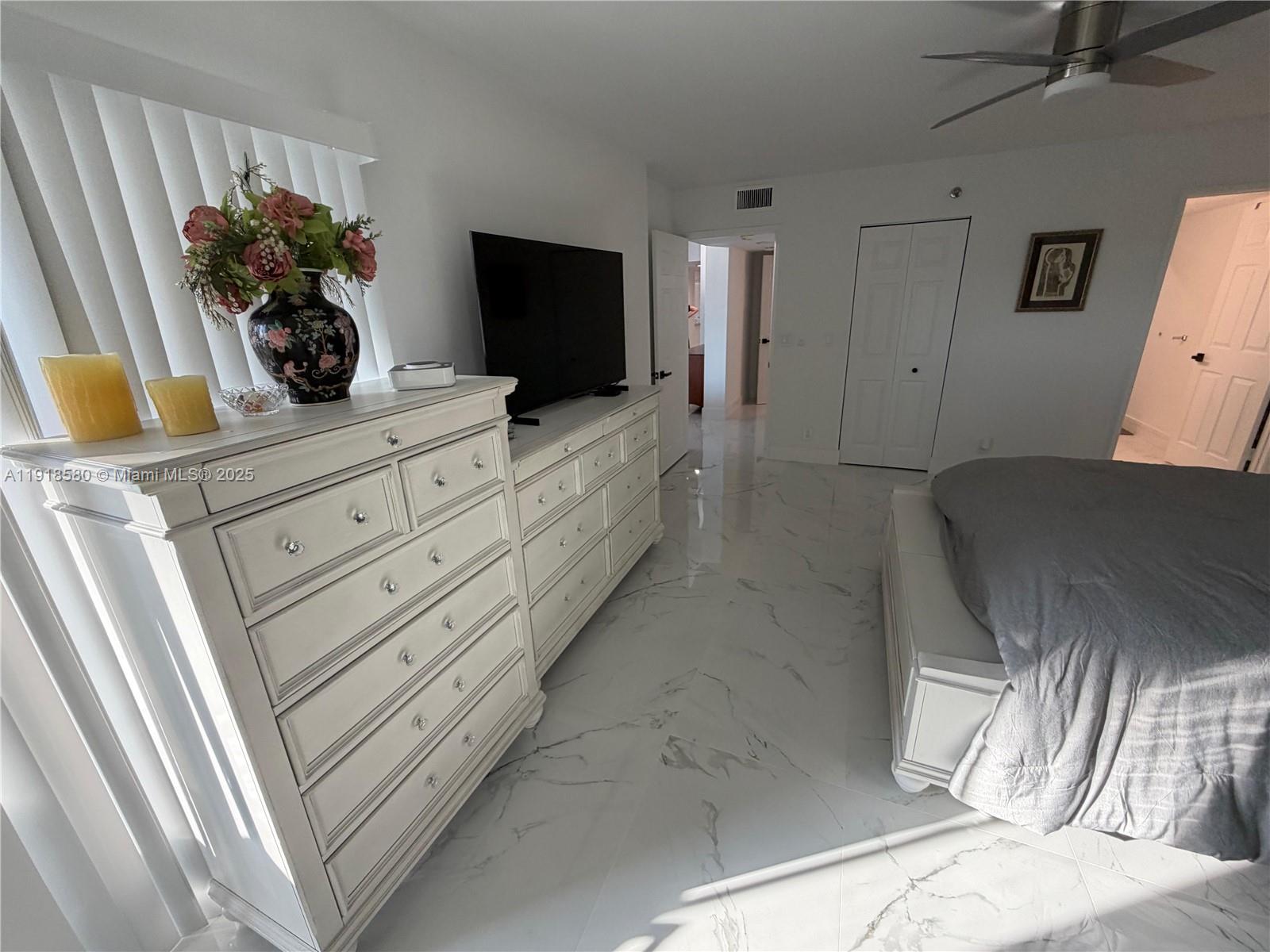 HUNTINGTON LAKES SEC FIVE - Residential Lease