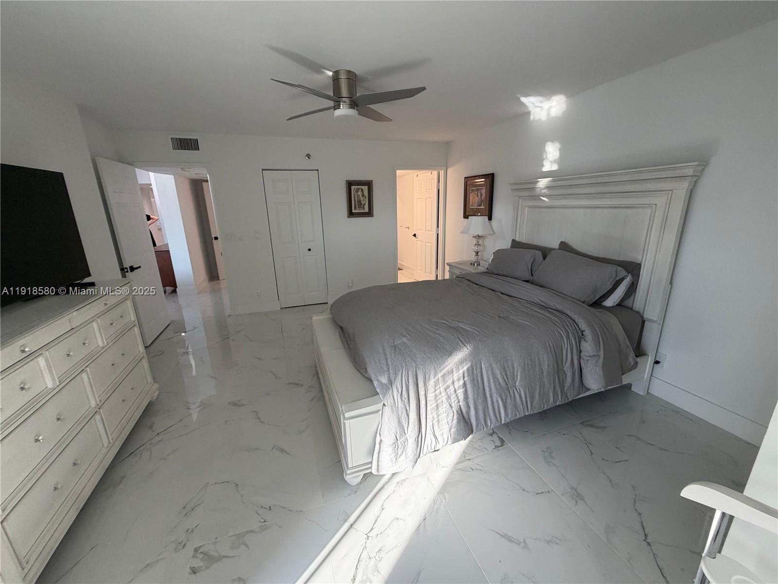 HUNTINGTON LAKES SEC FIVE - Residential Lease