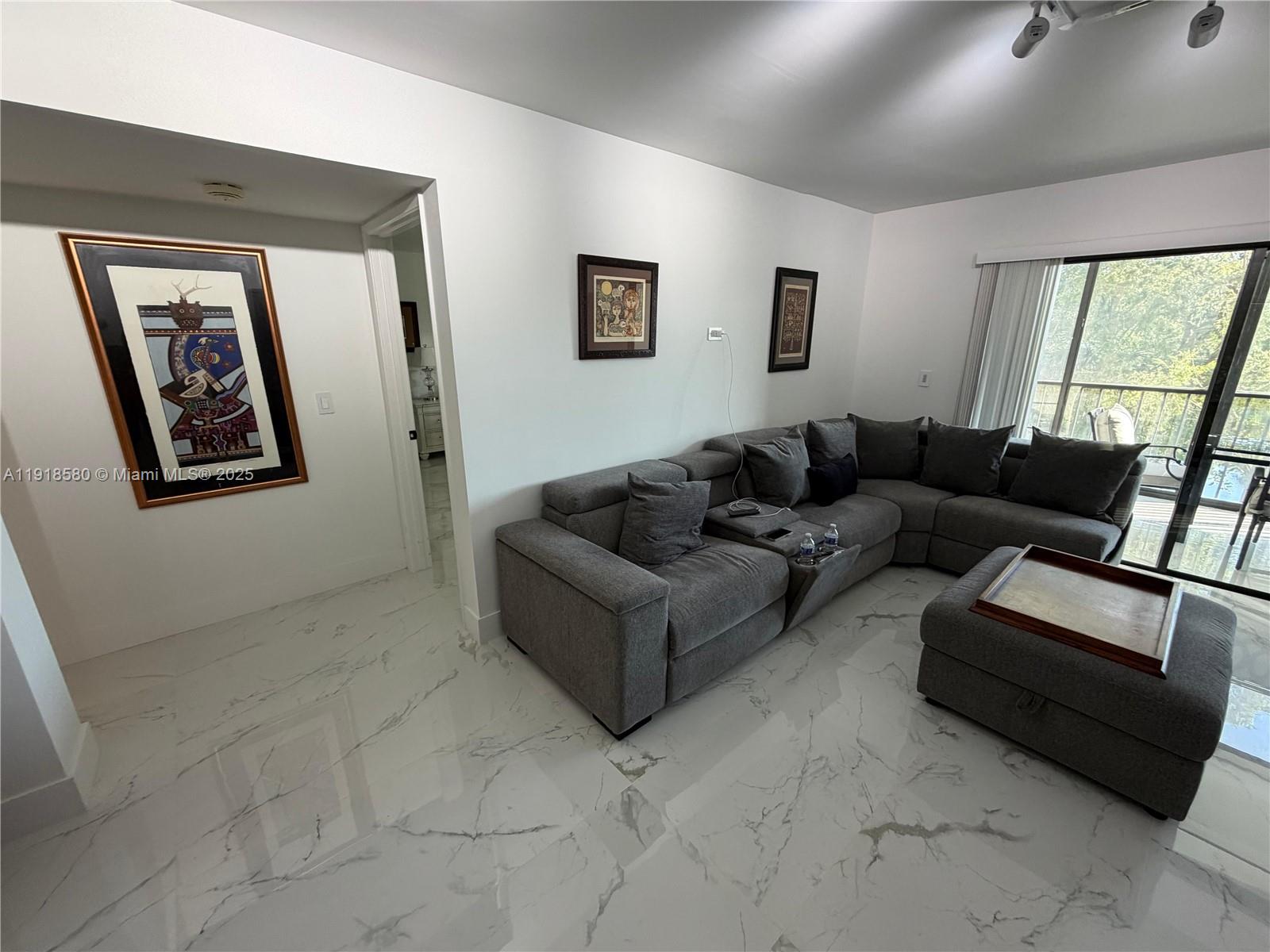 HUNTINGTON LAKES SEC FIVE - Residential Lease