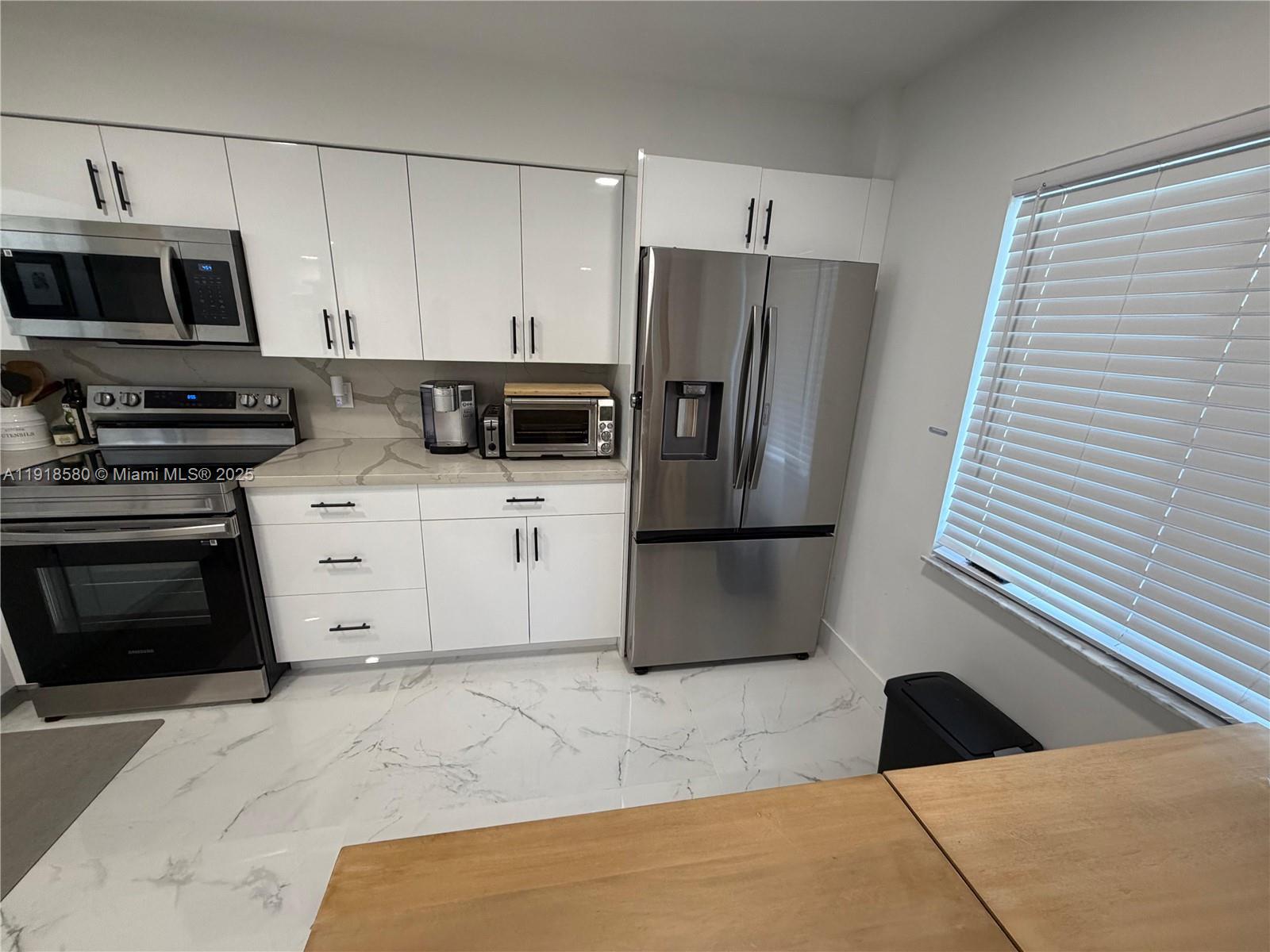 HUNTINGTON LAKES SEC FIVE - Residential Lease