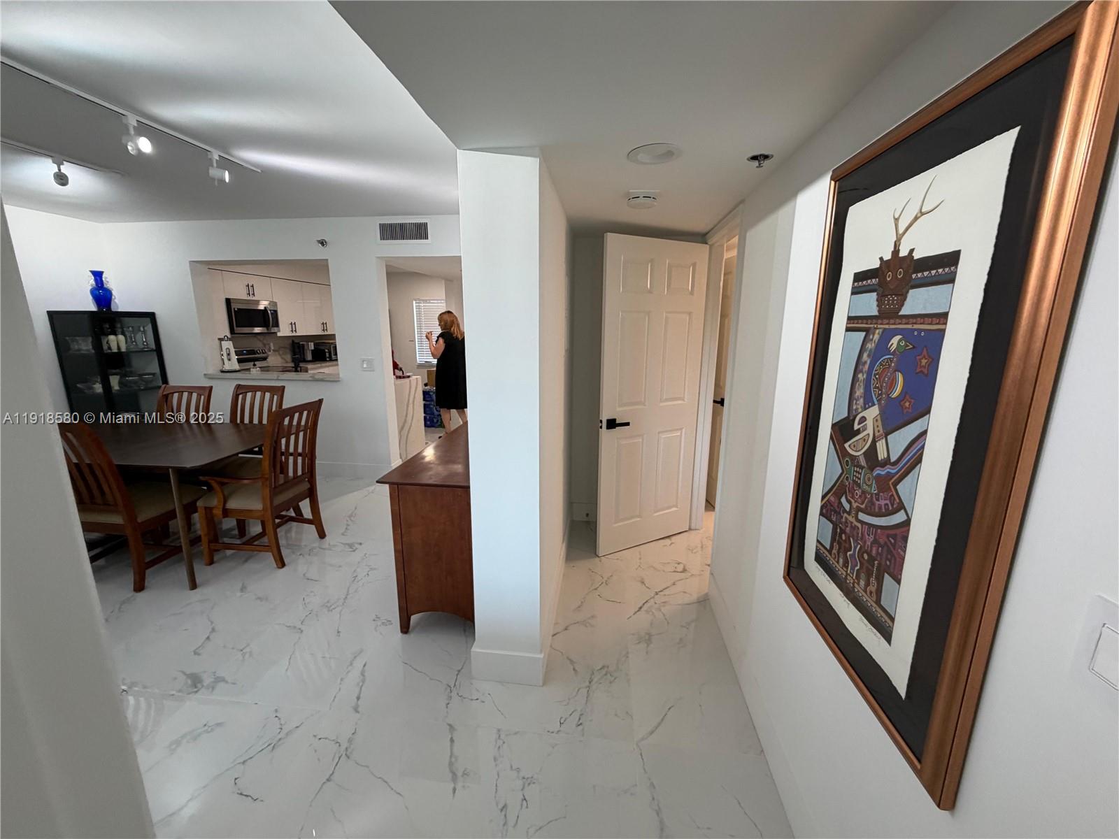 HUNTINGTON LAKES SEC FIVE - Residential Lease