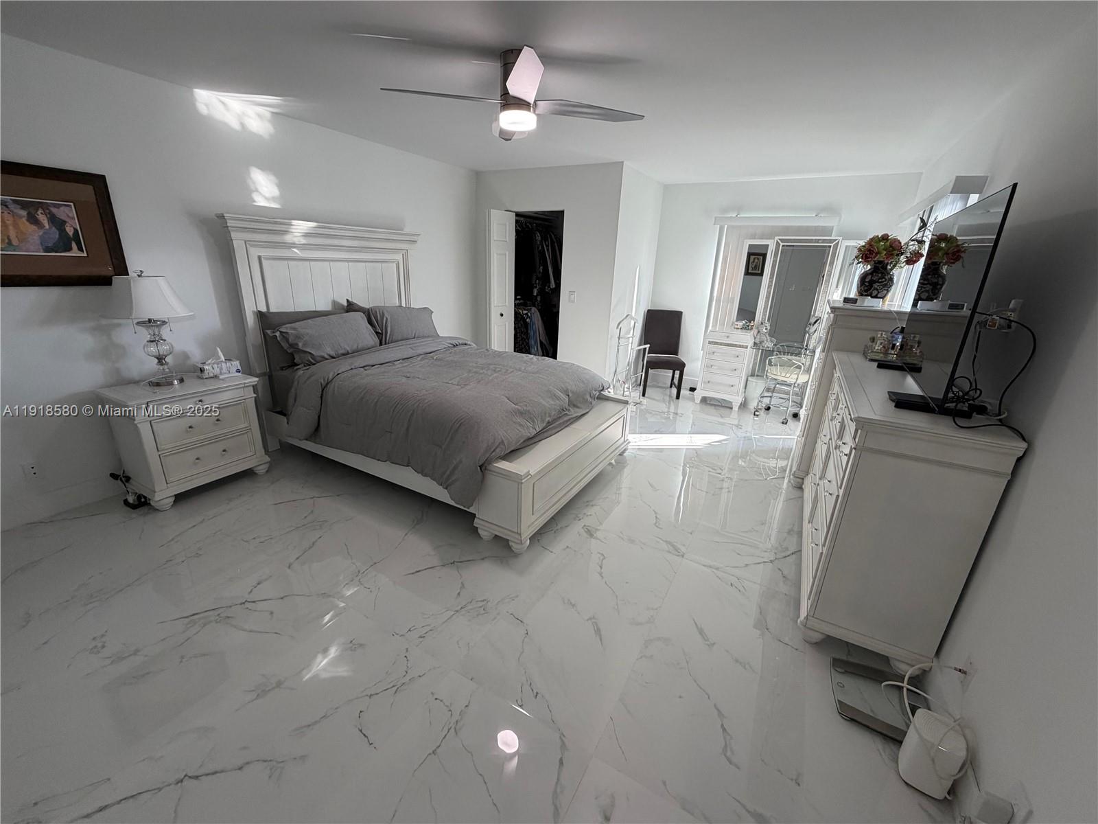 HUNTINGTON LAKES SEC FIVE - Residential Lease