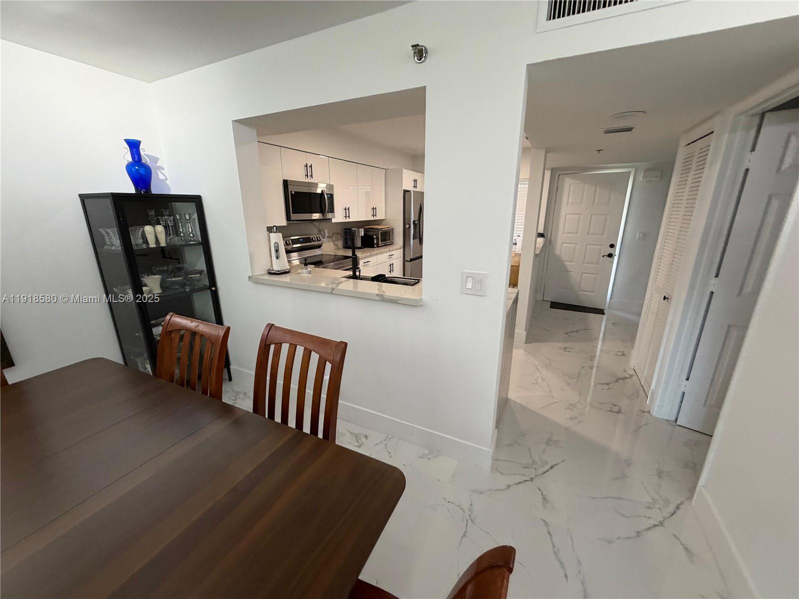 HUNTINGTON LAKES SEC FIVE - Residential Lease