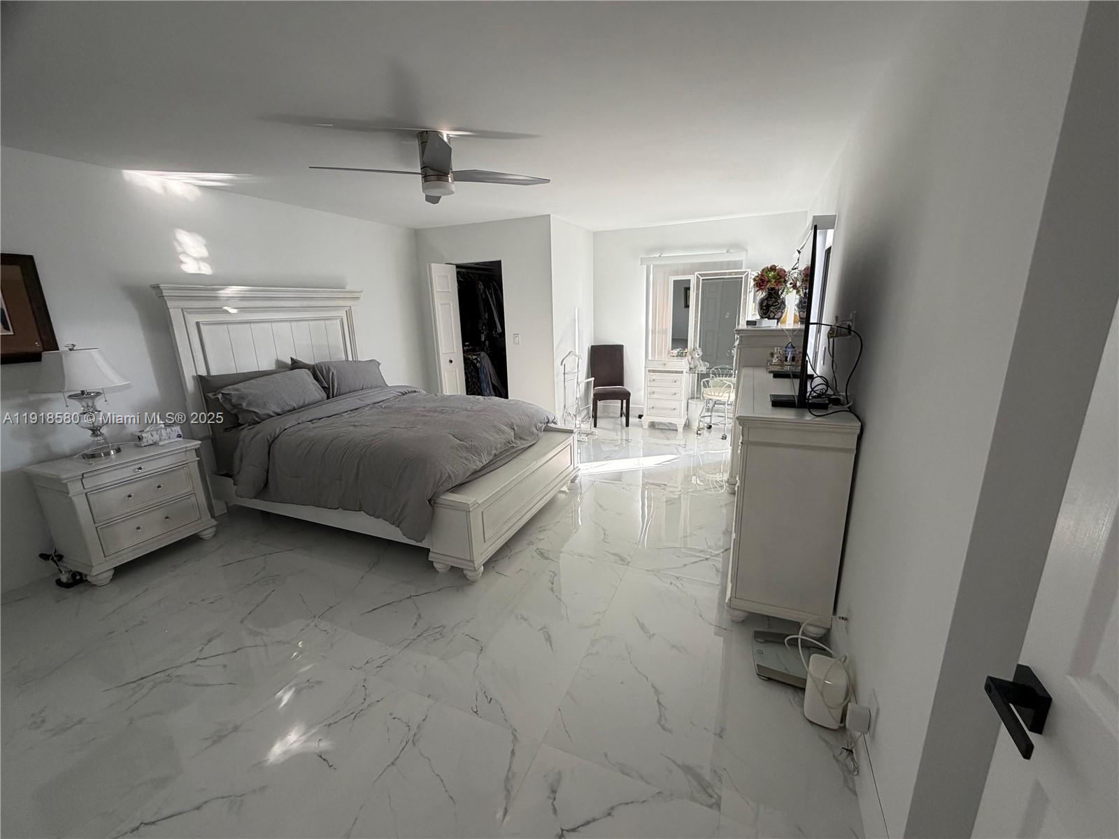 HUNTINGTON LAKES SEC FIVE - Residential Lease