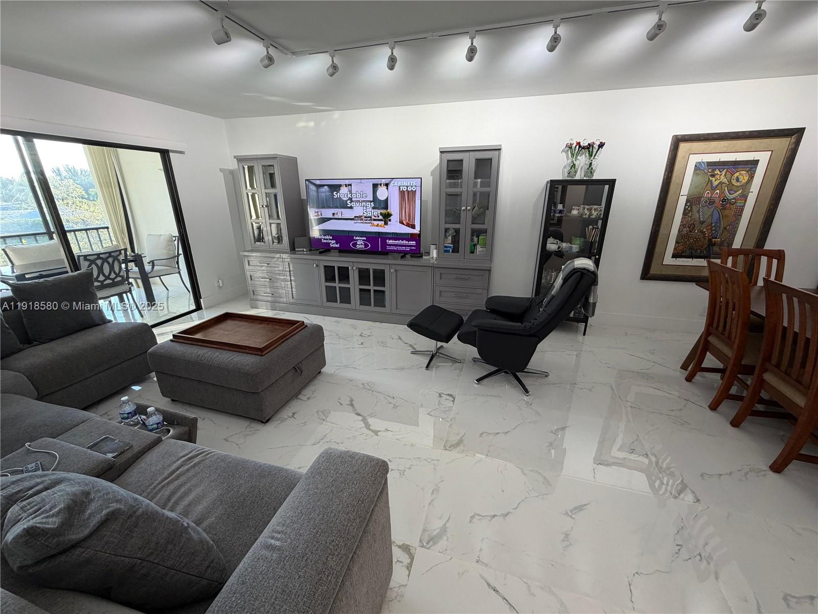 HUNTINGTON LAKES SEC FIVE - Residential Lease