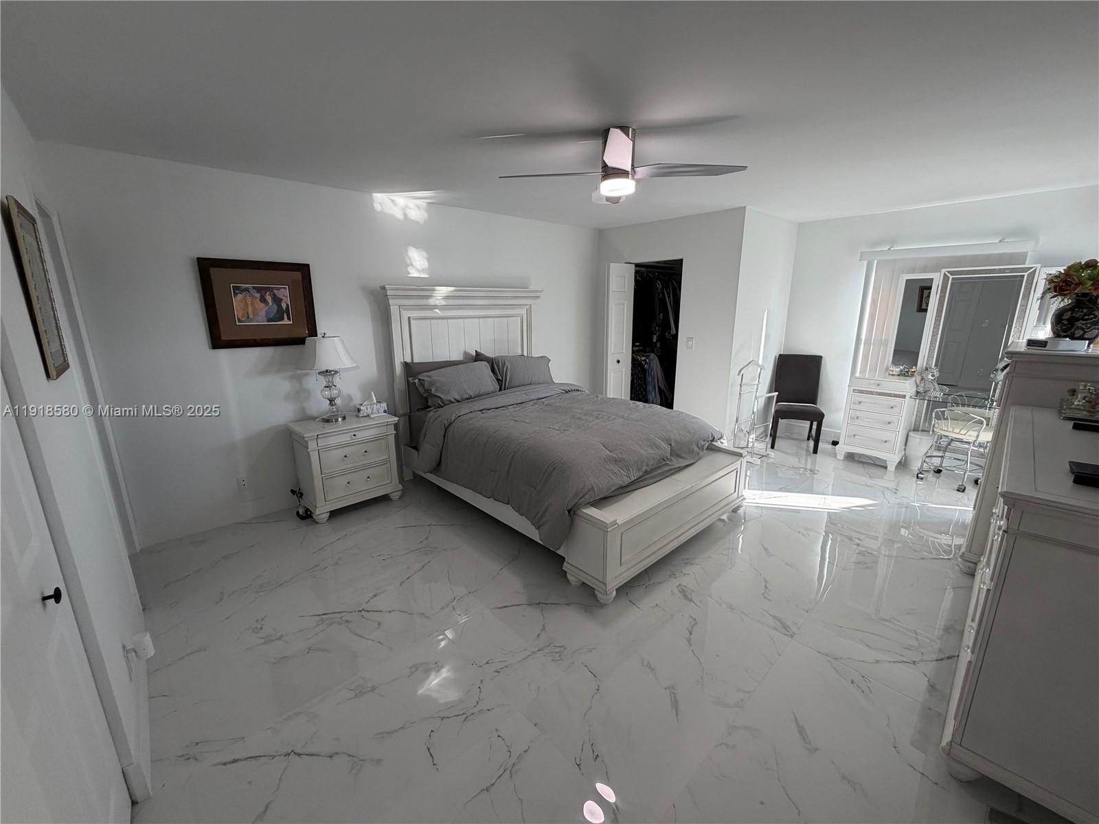 HUNTINGTON LAKES SEC FIVE - Residential Lease