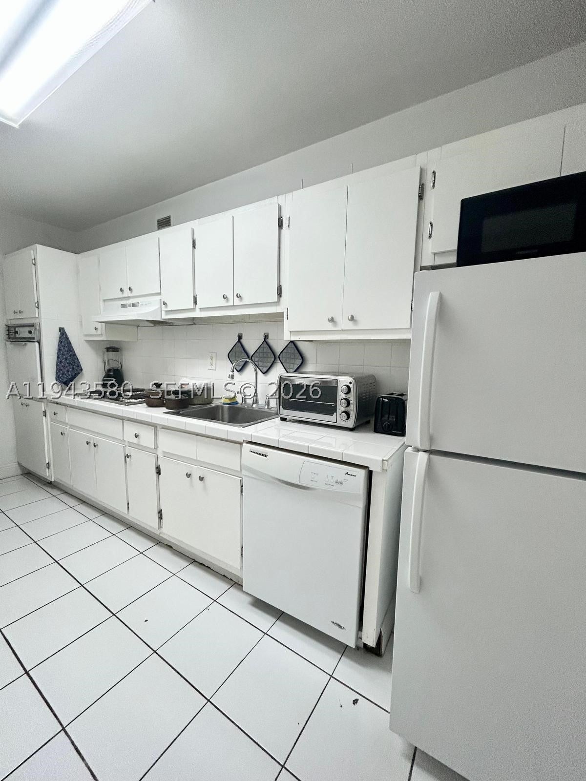 100 Lincoln Rd 524