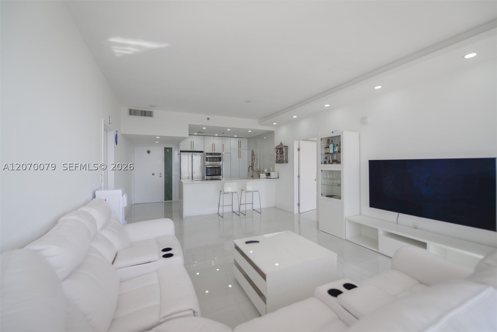 7601 E Treasure Dr PH103