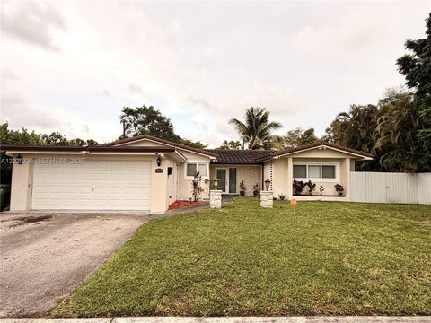 Photo of 661 SW 67th Ave, Pembroke Pines, FL 33023 (MLS # A12020736)