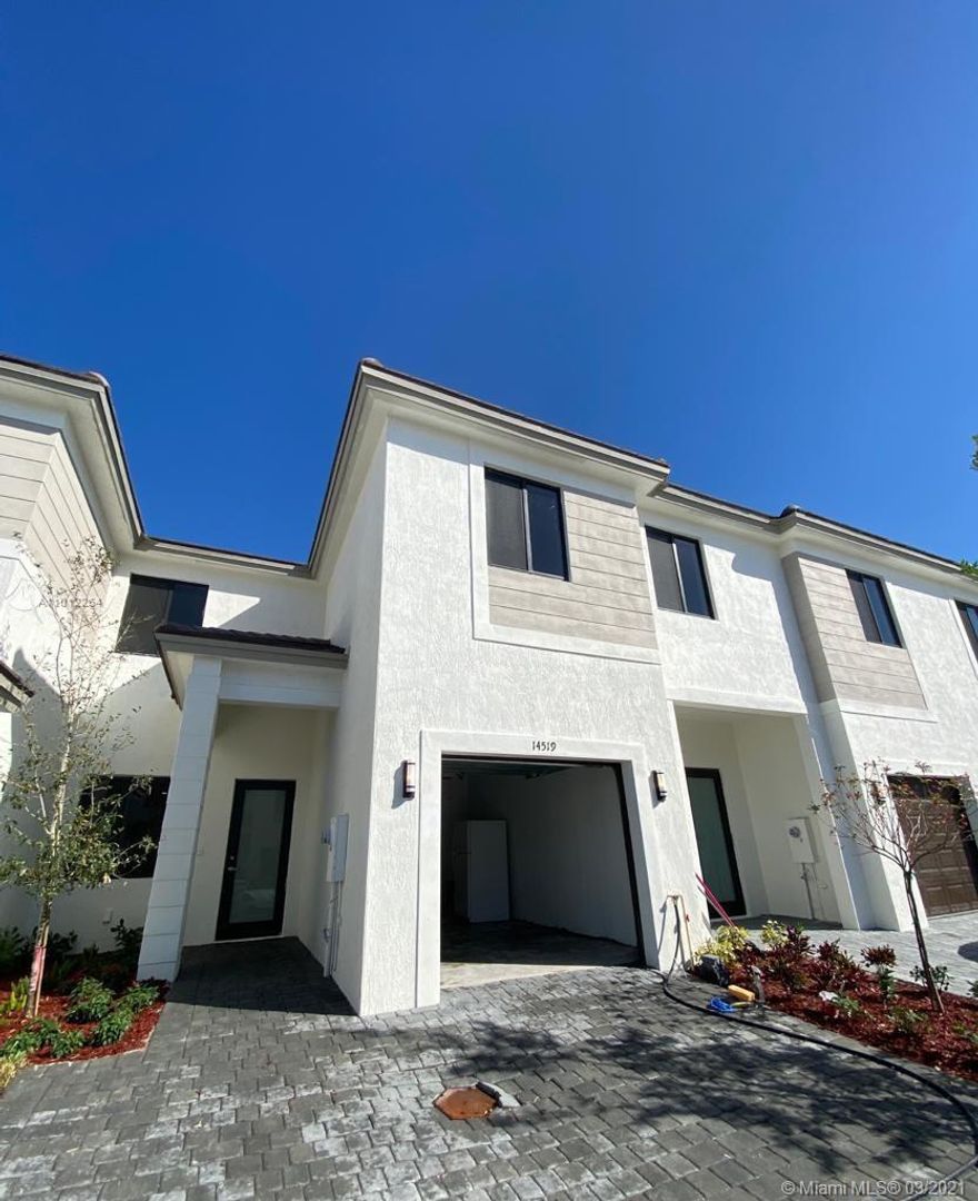 Come live in this brand new townhome in Century Square. Townhouse features 3 bedrooms, 2.5 bathrooms, upgraded floors, built out closets,, window treatments and a very spacious backyard. Conveniently located next to Publix, Walmart, CVS, banks, restaurants, schools and more. Vacant and easy to show