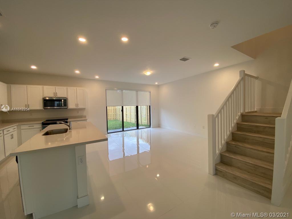 DEVCO VILLAS - Residential Lease