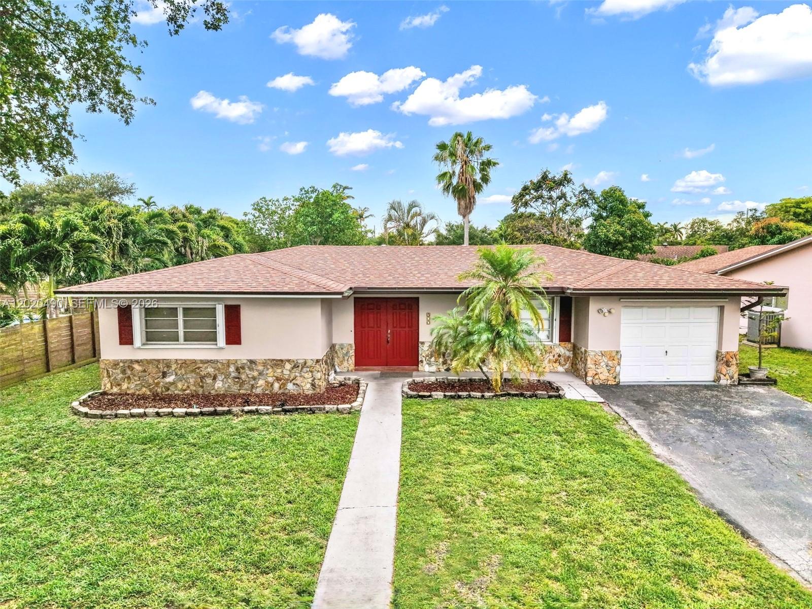PASADENA LAKES SOUTH - Residential