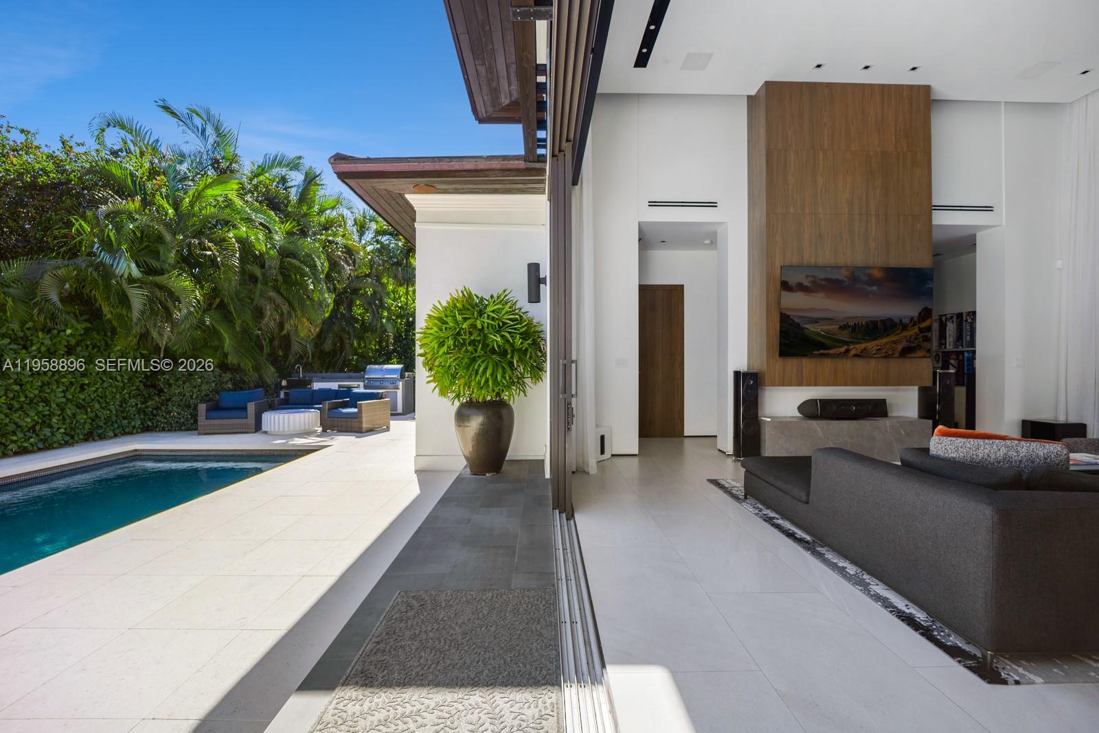 CORAL GABLES RIVIERA SEC - Residential