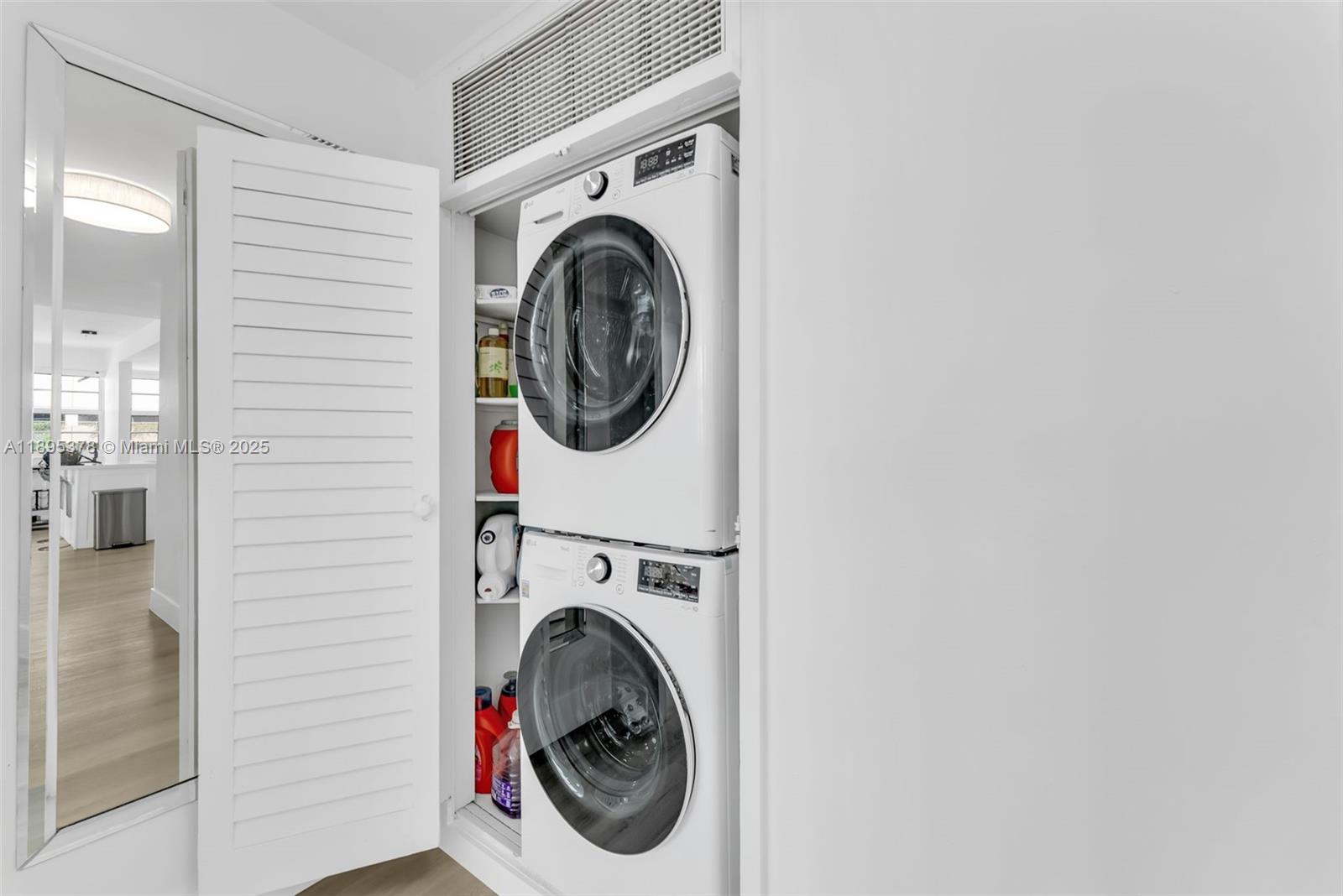 BRICKELL BAY TOWER CONDO - Residential